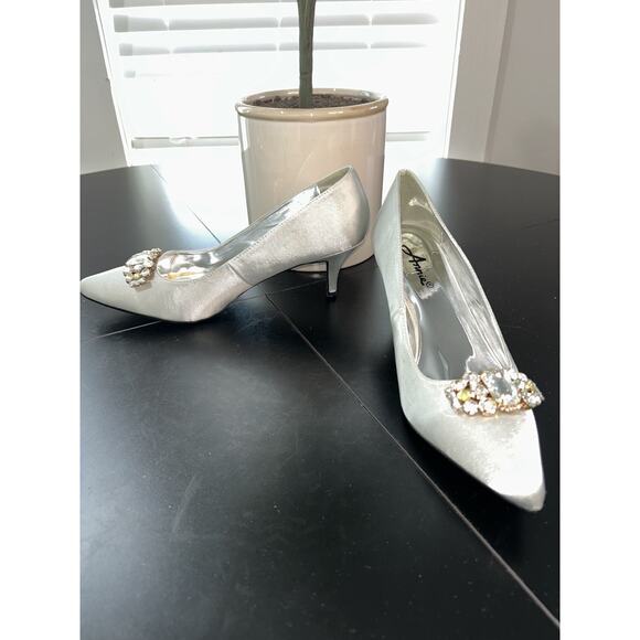 Annie Silver Satin Heels w/ Diamond Embellishments – Brand New in Box, Size 8.5 - Picture 2 of 7